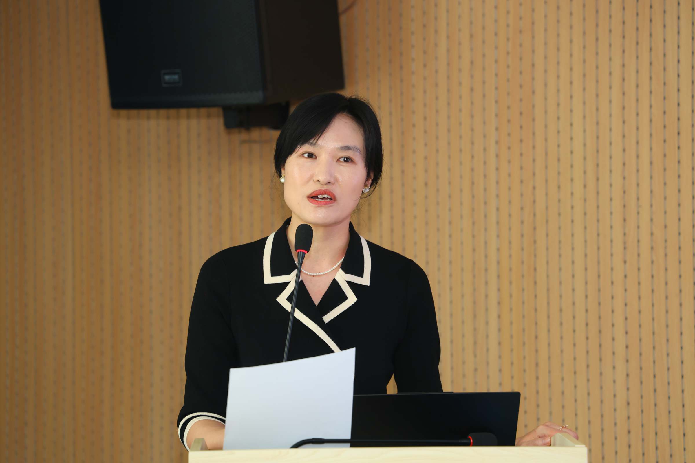 郑洁燕作主旨演讲