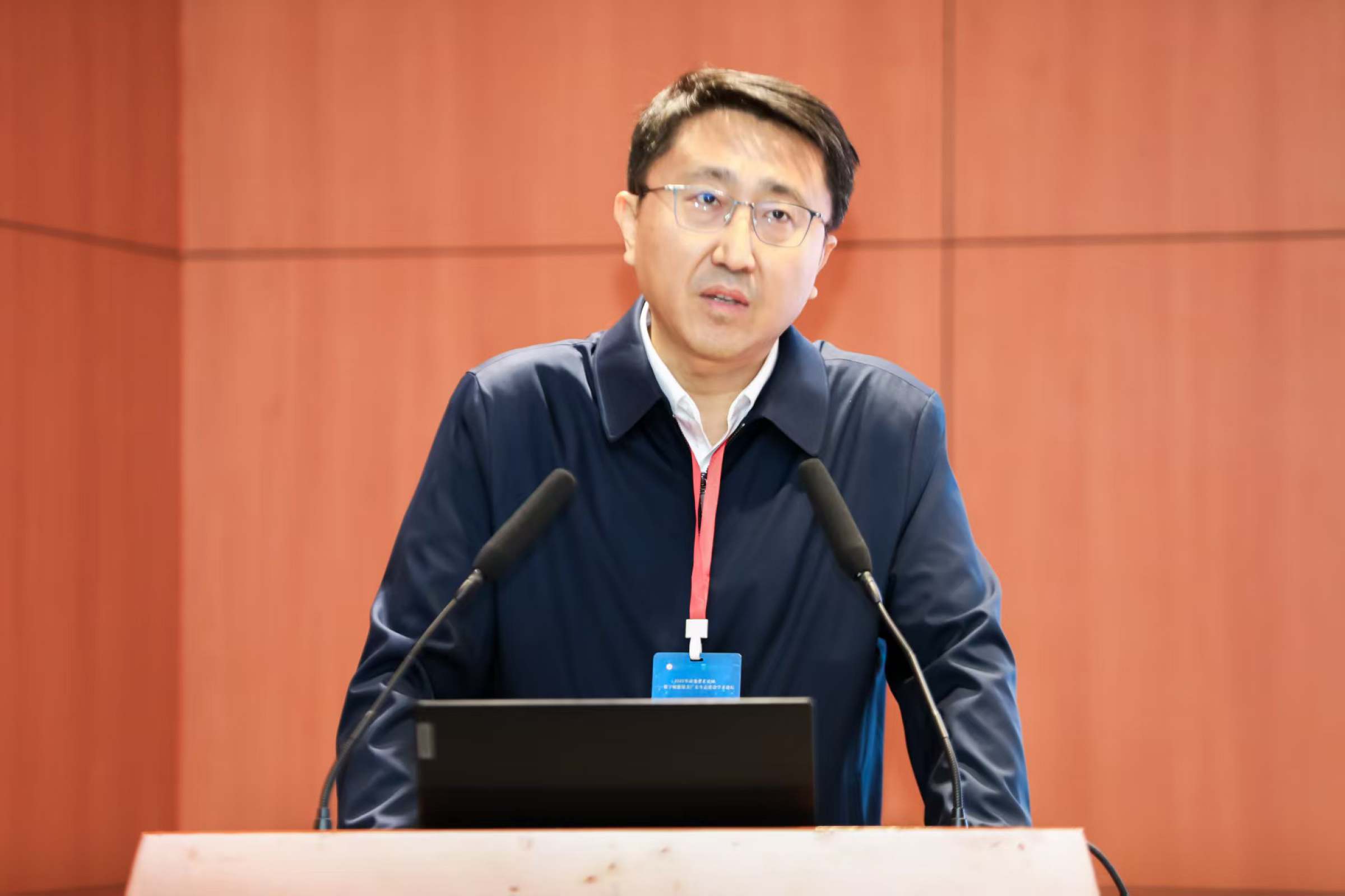 自然资源部南海发展研究院副院长郑兆勇高级工程师作主旨演讲