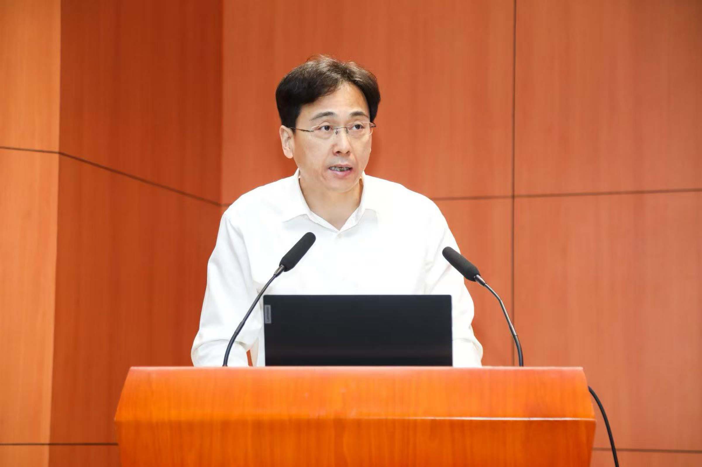 广东财经大学副校长张凯主持开幕式