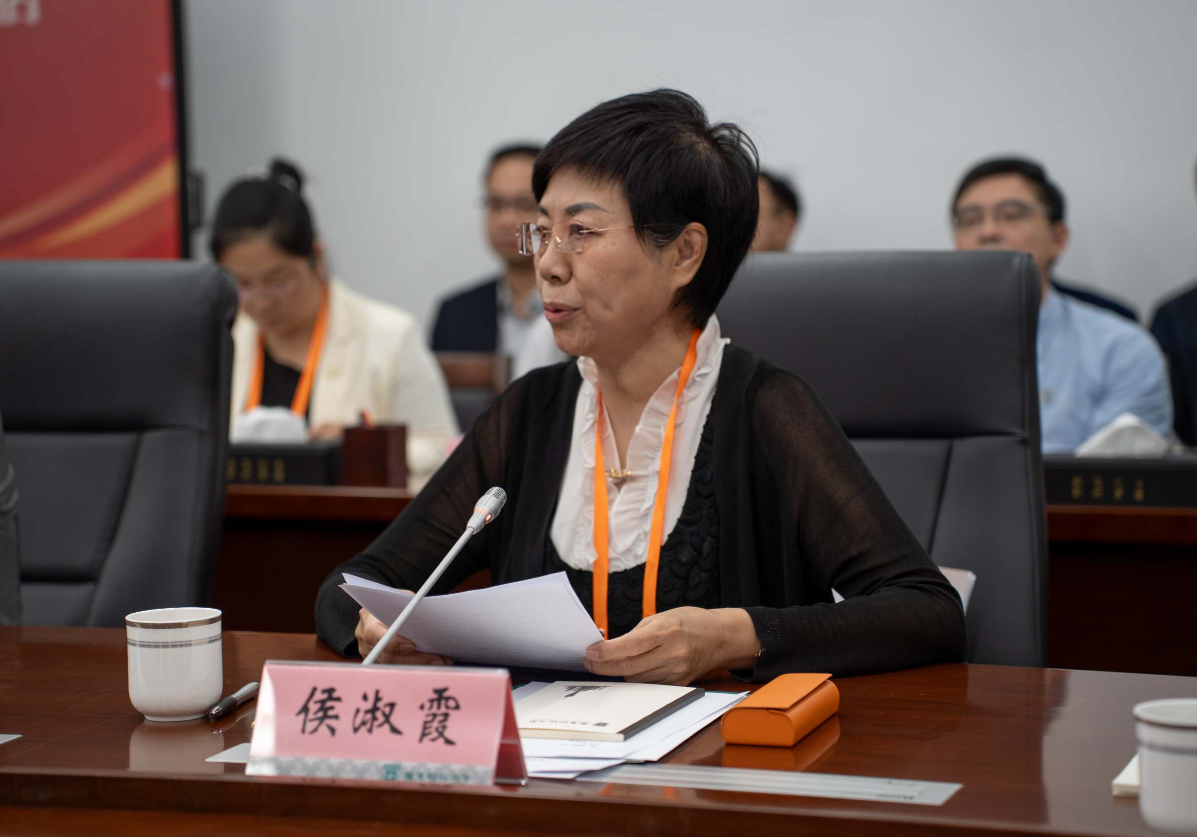 专家组成员侯淑霞交流评估考察意见