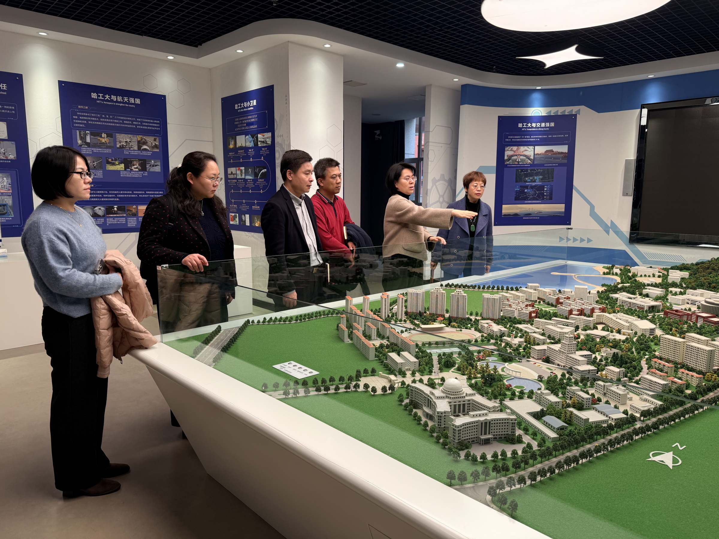 参观哈尔滨工业大学(威海)创新创业园