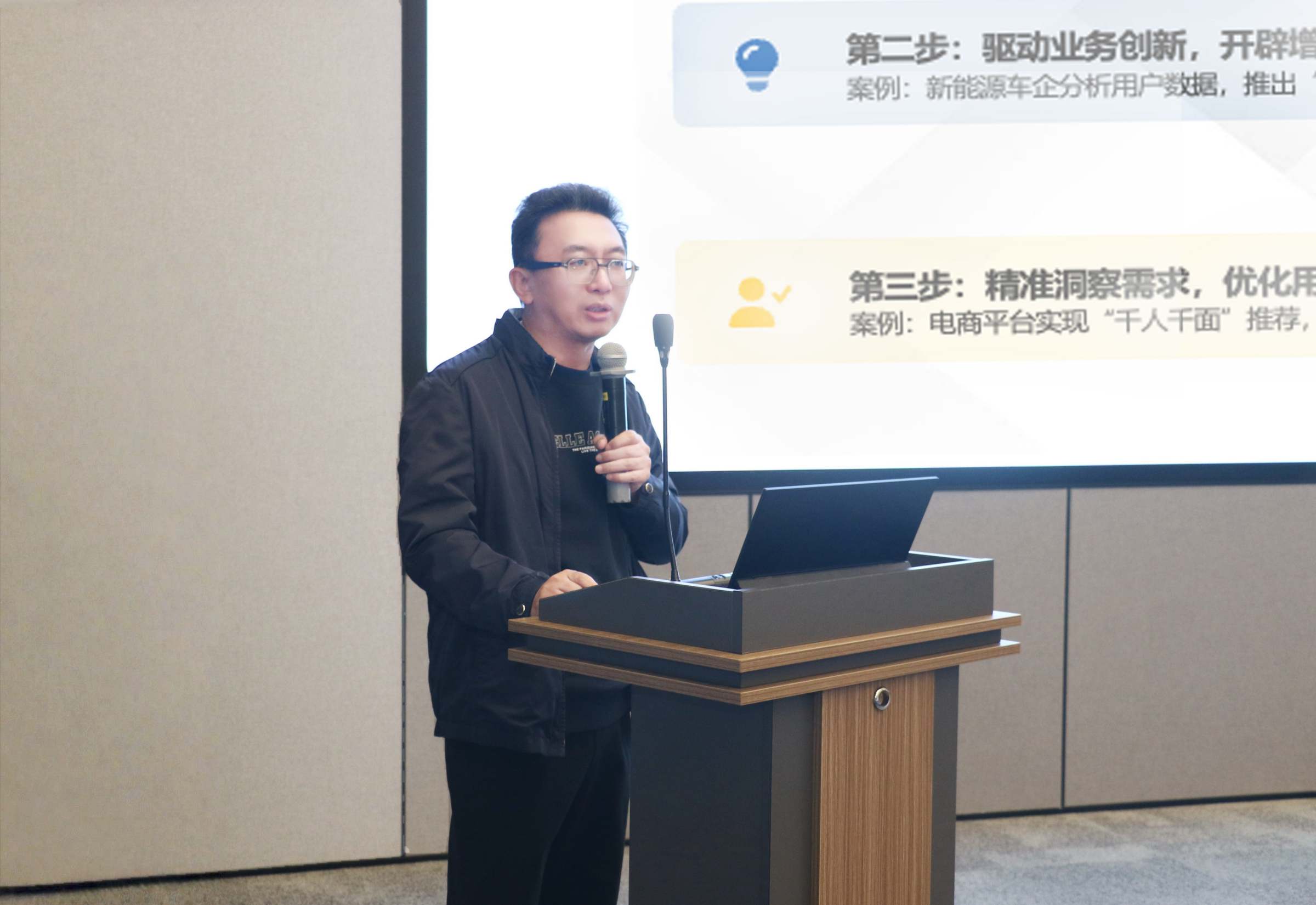 我校庄学敏教授作分享