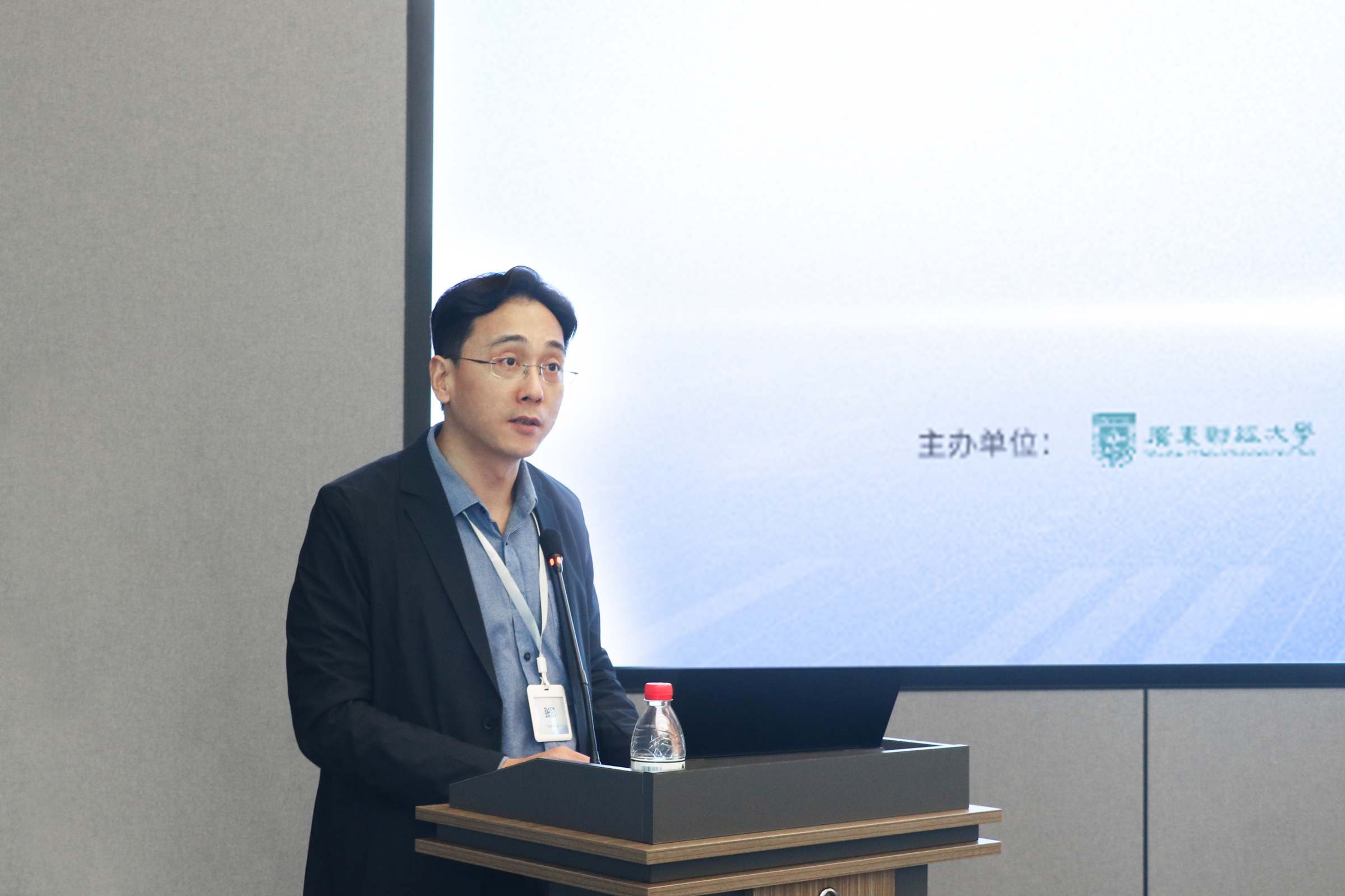 学校副校长张凯致辞