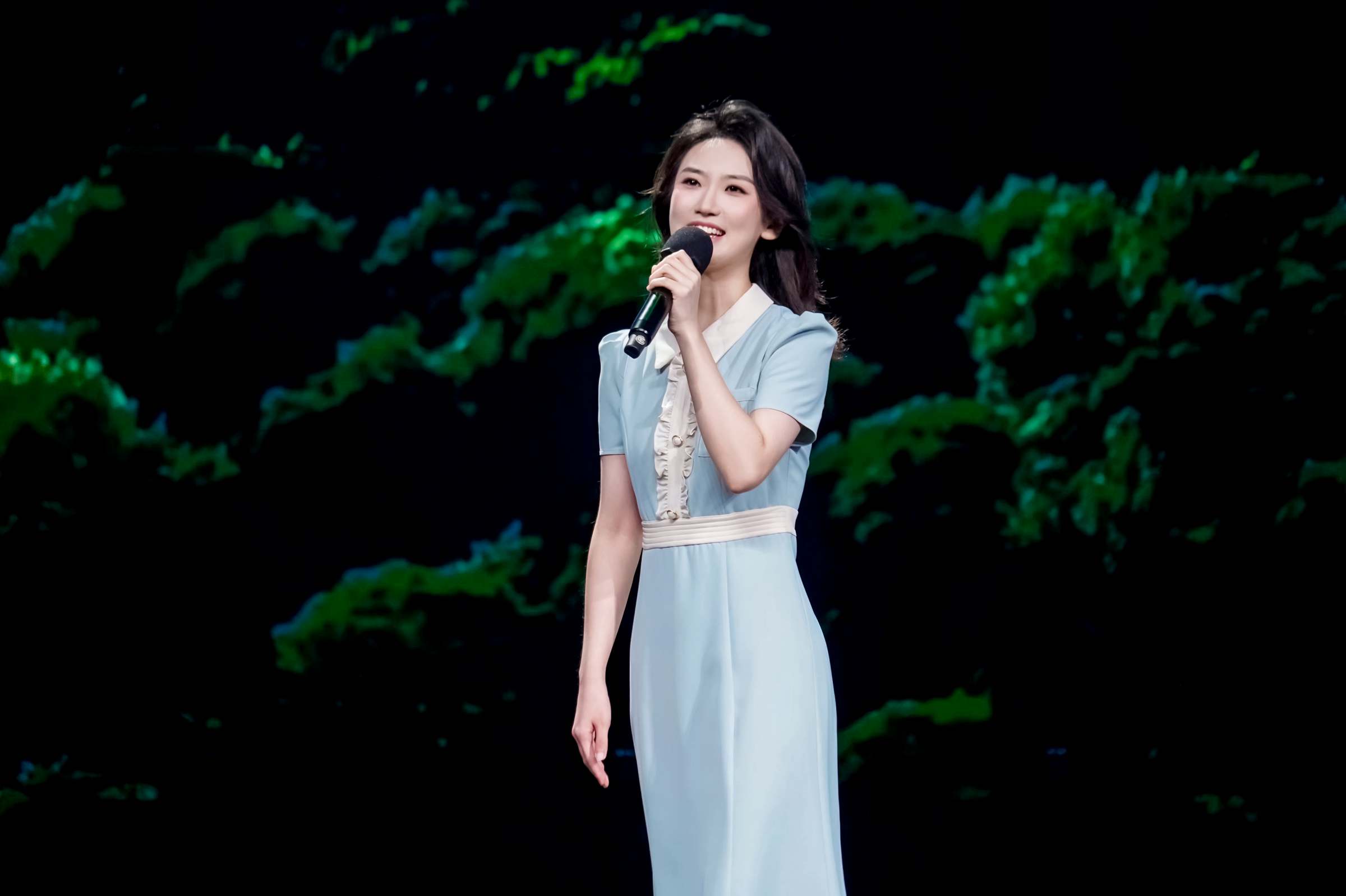 裴钰、姜世豪《故乡在远方》全国现场总决赛参赛照