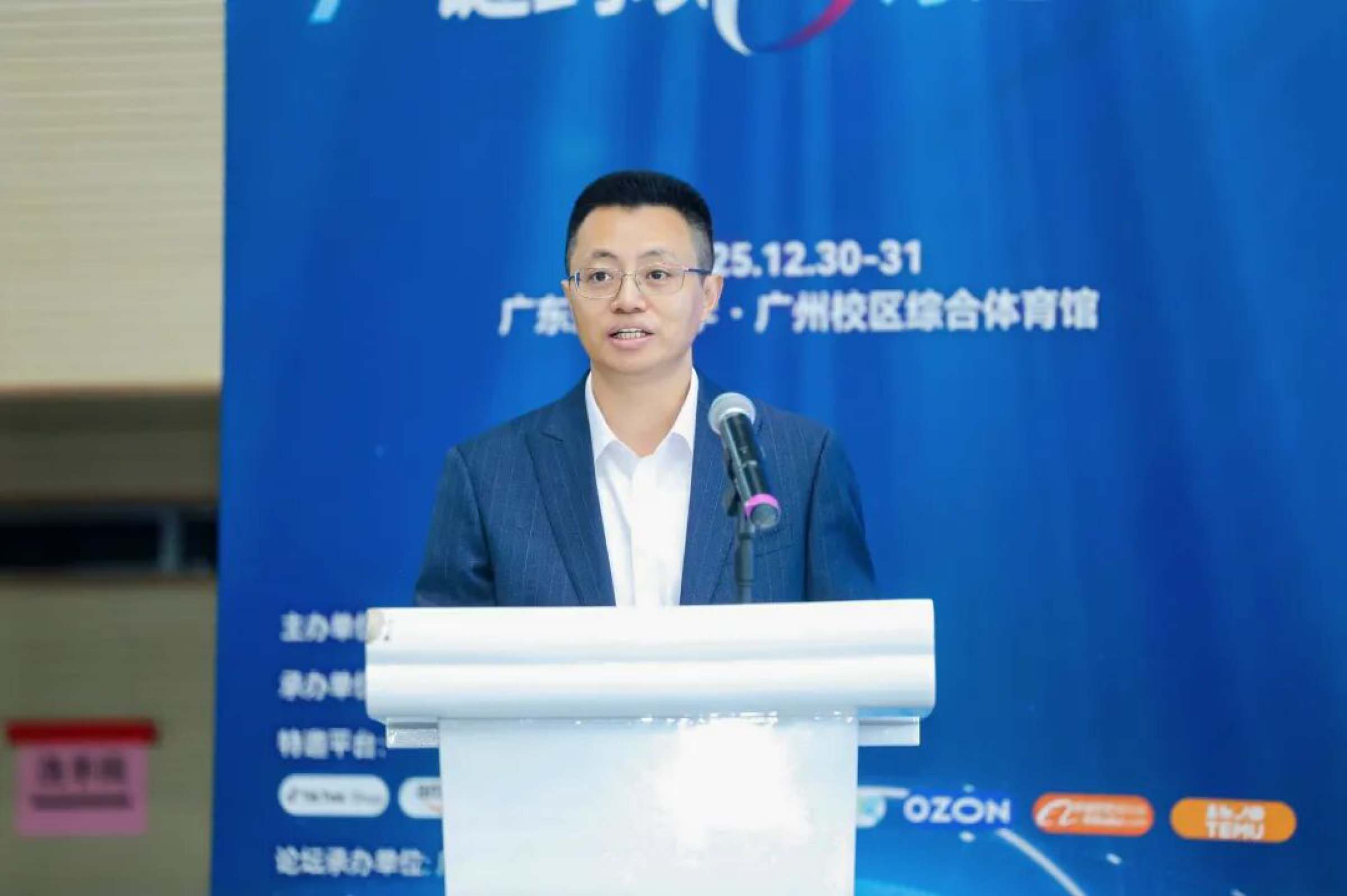 校长童士清致辞