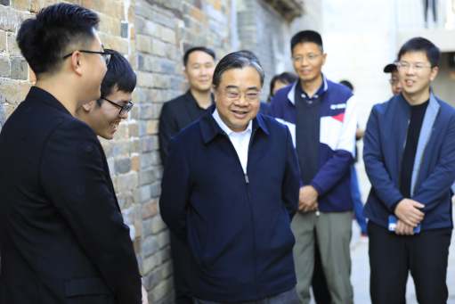 郑贤操赴龙门讲授专题课并开展“双百行动”调研