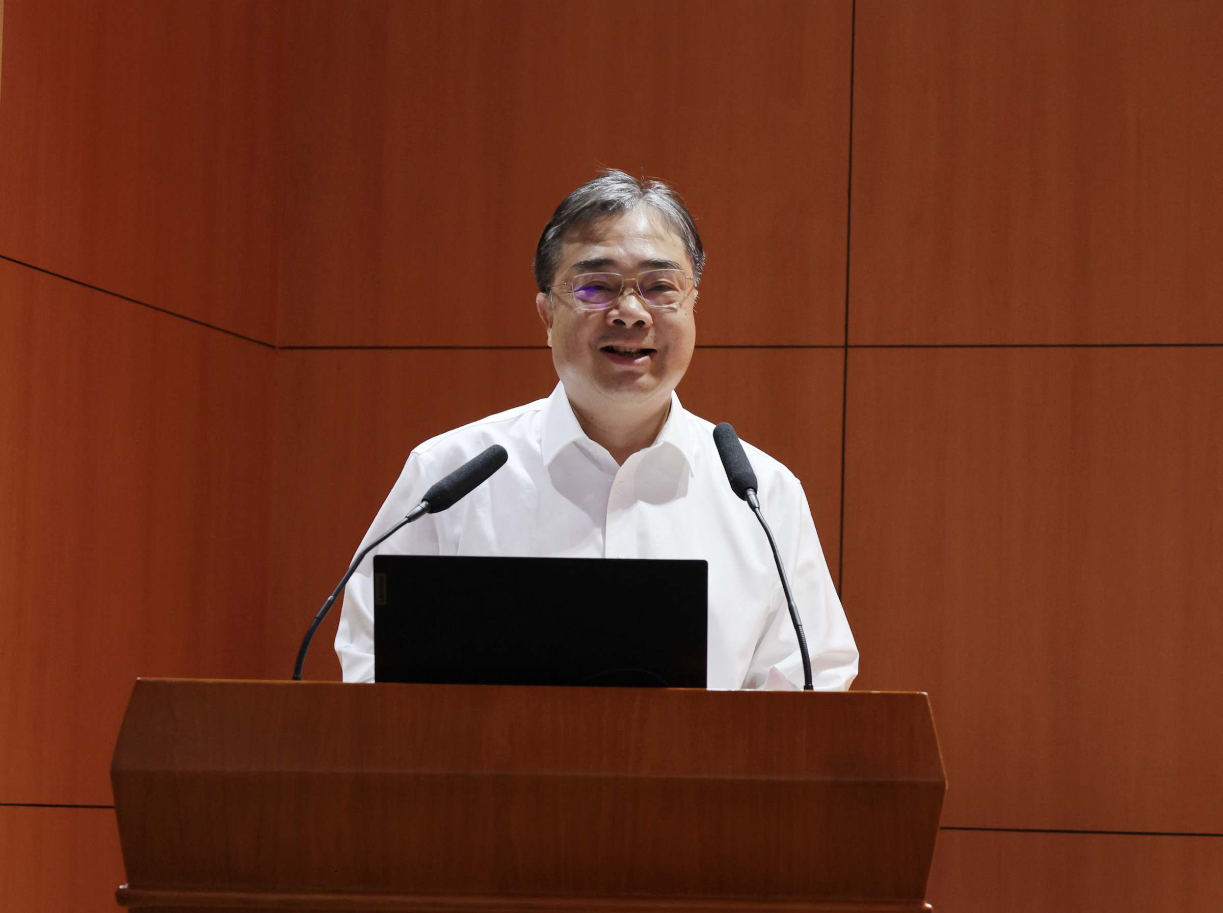 校党委书记郑贤操作会议总结