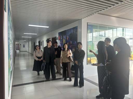 五邑大学人文与政法学院党委书记吴小霞一行来访调研