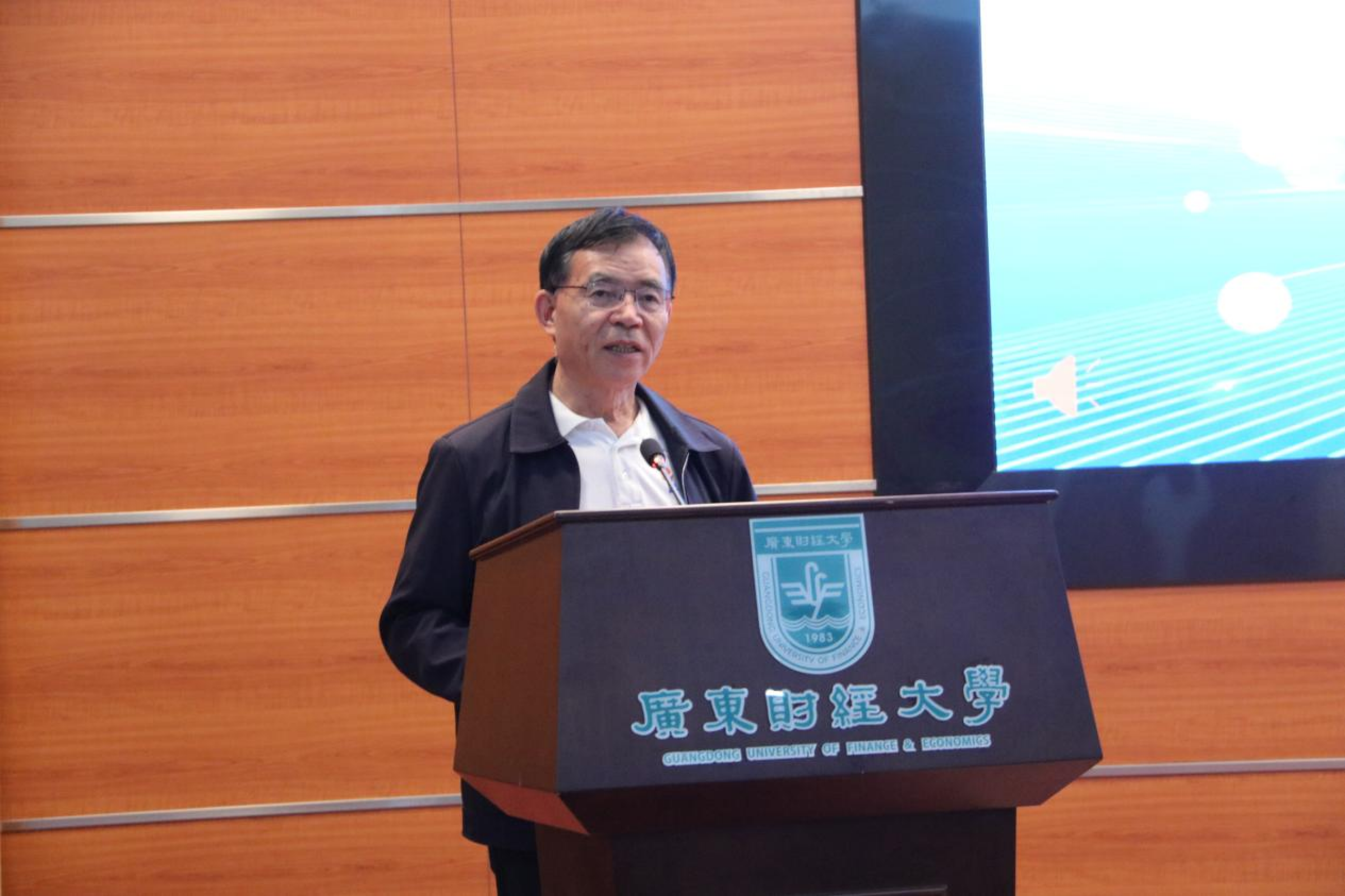 全国大学生电子商务“创新、创意及创业”挑战赛竞组委主席、西安交通大学李琪教授致辞