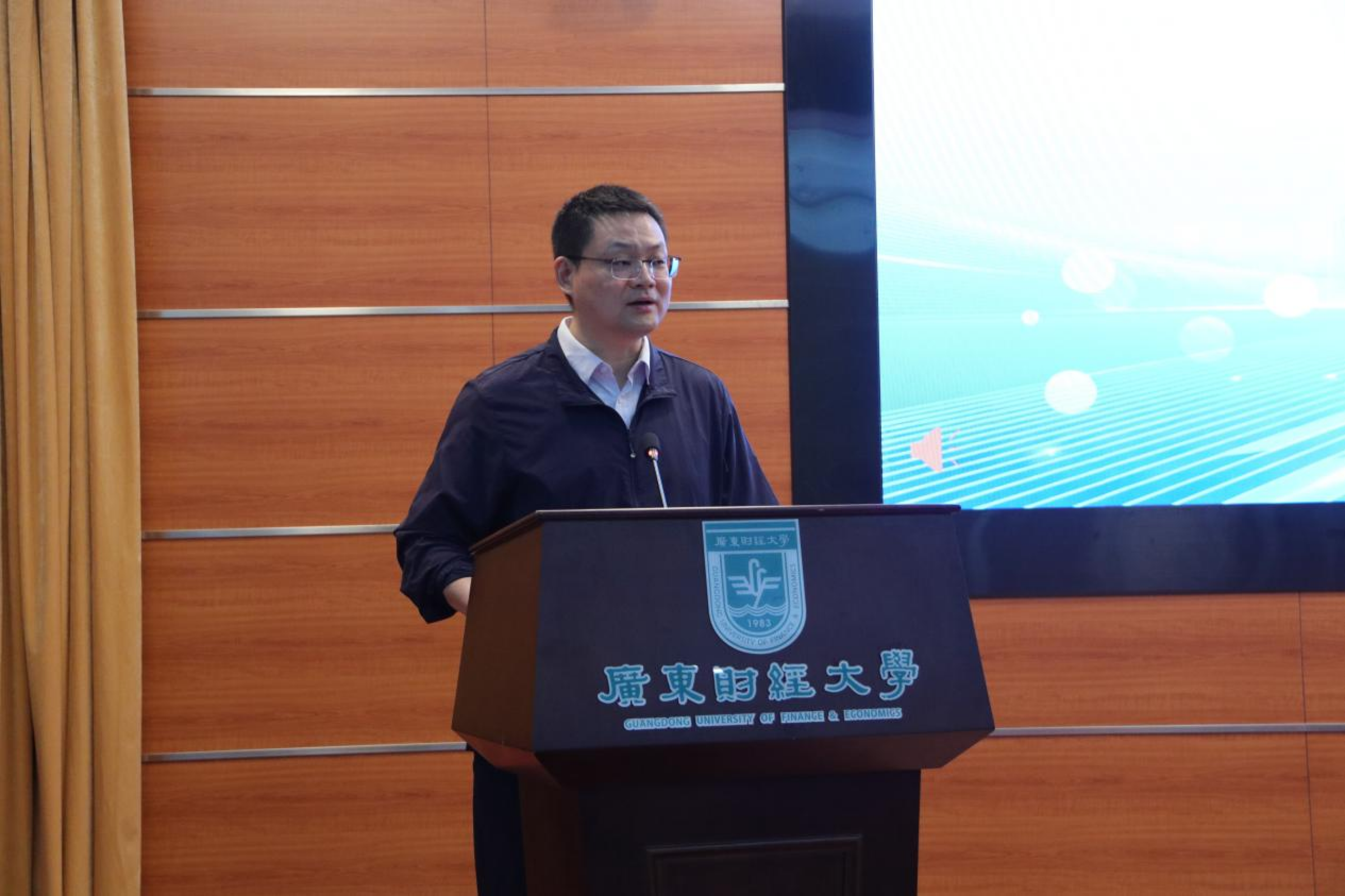 我校副校长雷宇致辞