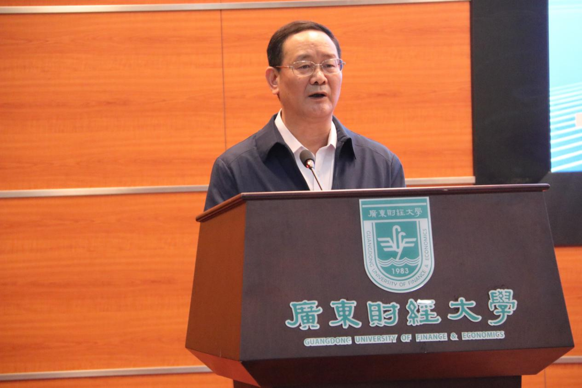 广州理工学院副校长张日新致辞