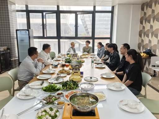 校领导参加国家安全与发展研究院研究生集体生日午餐会