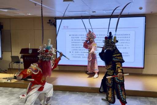 英歌舞研究学者郭小东教授做客我校美育名家大讲坛