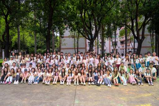 以奔跑绘青春！校园趣味主题彩虹跑活动举行